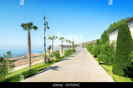 Belle promenade et de la mer en journée ensoleillée Banque D'Images