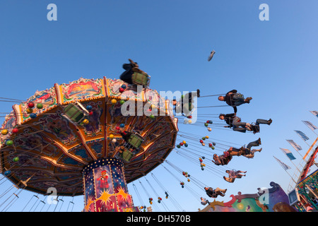 Faites un tour de swing ou Chchair-O-planes dans le plus grand festival de bière du monde, Munich, Allemagne. 2007 Banque D'Images