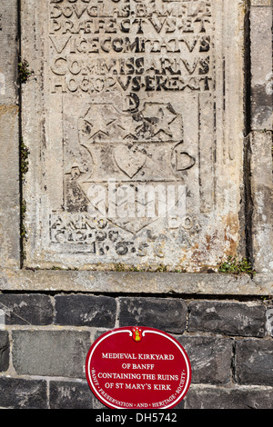 Plaque en l'historique kirkyard à Banff Aberdeenshire, Ecosse Banque D'Images