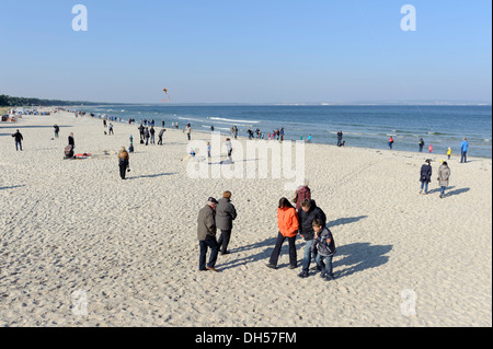 Plage de spa de la mer Baltique Binz, à l'île de Rugia (Ruegen) Mecklenburg-Hither Occidentale, Allemagne Banque D'Images