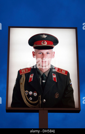 Portrait d'un soldat soviétique, le Checkpoint Charlie, Mitte, Berlin Banque D'Images