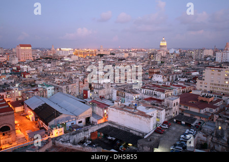 Vue panoramique au-dessus de la vieille ville, La Havane, Cuba, Antilles, Caraïbes Banque D'Images