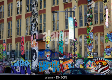 L'art du graffiti la construction de cinq points des environs Banque D'Images