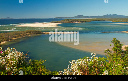 Voir d'alndscape côtières et vaste et de l'estuaire de la rivière de Lookout à Nambucca Heads NSW Australie du nord Banque D'Images