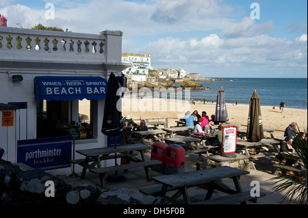 La plage de Porthminster bar St Ives Cornwall England UK sur une journée ensoleillée d'automne Banque D'Images