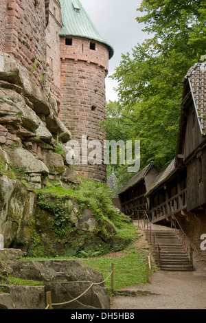 Détail autour du château du Haut-Koenigsbourg, un château historique situé dans un domaine appelé "Alsace" en France Banque D'Images