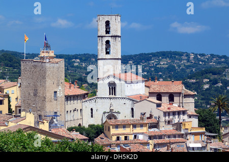 Vue sur la cathédrale et la vieille ville ou le quartier historique de Grasse Alpes-Maritimes France Banque D'Images