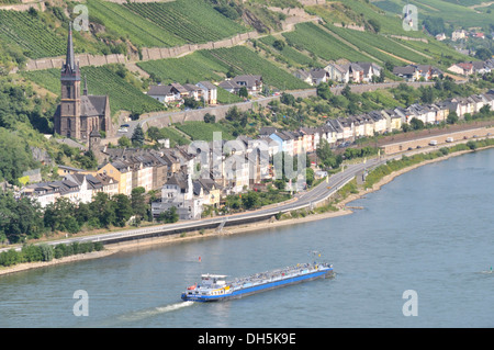 Vue depuis le château de Burg Stahleck Bacharach, en Rhénanie-Palatinat, sur le Rhin à Lorchhausen, Hesse, UNESCO World Banque D'Images