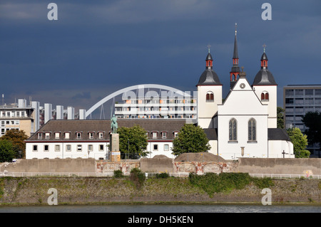 L'église du monastère de Alt St. Heribert, maintenue par les Amis des églises romanes de Cologne Deutz du Rhin Banque D'Images