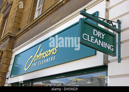 Sur le signe de Johnsons cleaners shop Banque D'Images