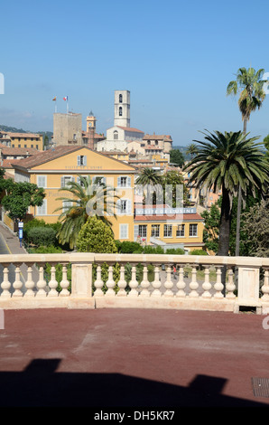 Vue sur Grasse et parfumerie Fragonard Grasse Alpes-Maritimes France Banque D'Images