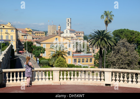 Tourisme Et Vue Sur La Parfumerie Fragonard Et La Vieille Ville Ou Le Quartier Historique Grasse Alpes-Maritimes France Banque D'Images