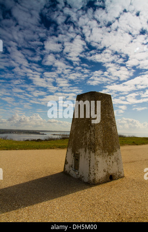 Point de triangulation sur Warren Hill, Hengistbury Head, Christchurch, Dorset, Angleterre, Royaume-Uni. Banque D'Images