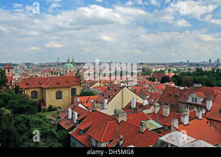 Vue panoramique sur le centre historique de Prague, classé au Patrimoine Mondial de l'UNESCO, Prague, la Bohême, République Tchèque, Europe Banque D'Images