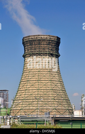 Les cheminées et le brûleur, Rheinland Raffinerie-Werk raffinerie Shell, Nord de l'Allemagne, raffinerie de pétrole, près de Godorf Wesseling Banque D'Images