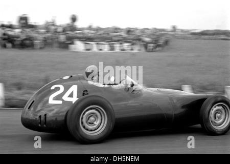 Jack Fairman dans une BRM P25 course à Aintree, Angleterre 1957. Banque D'Images