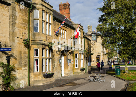 The Swan Inn public house dans la ville de Cotswold de Moreton-in-Marsh Banque D'Images