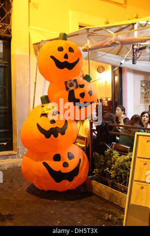 Rome, Italie. 31 octobre, 2013.L'Halloween dans les rues de Trastevere à Rome Italie Crédit : Gari Wyn Williams/Alamy Live News Banque D'Images