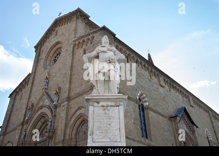 Duomo et Ferdinand I De Médicis Statue, Arezzo, Toscane, Italie, Europe Banque D'Images