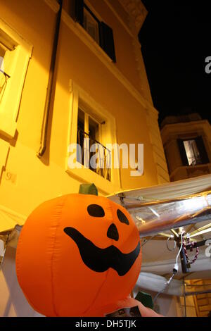 Rome, Italie. 31 octobre, 2013.L'Halloween dans les rues de Trastevere à Rome Italie Crédit : Gari Wyn Williams/Alamy Live News Banque D'Images