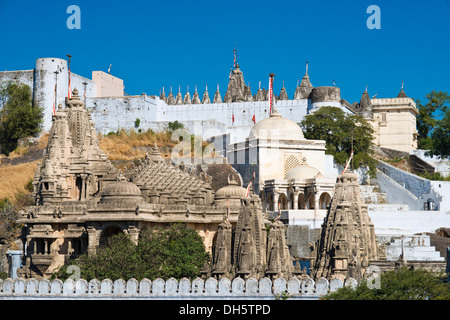 Temple complexe sur la sainte montagne de Shatrunjaya, important lieu de pèlerinage pour les fidèles du jaïnisme, l'un des quatre plus Banque D'Images