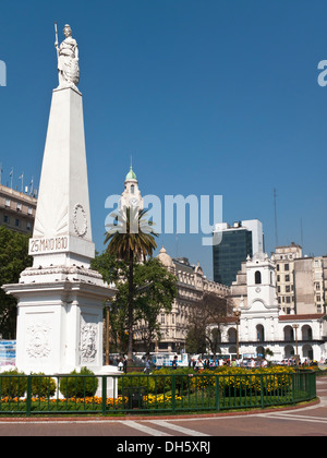 Plaza de Mayo, Mayo 25 Statue Buenos Aires Argentine Banque D'Images