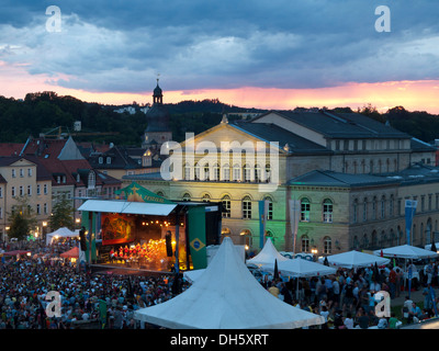 Festival Samba guanaco, scène devant le Landestheater, State Theatre, Cobourg, Haute-Franconie, Franconia, Bavaria Banque D'Images