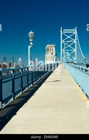 Passerelle piétonne BENJAMIN FRANKLIN BRIDGE sur le centre-ville de Philadelphie, en Pennsylvanie USA Banque D'Images