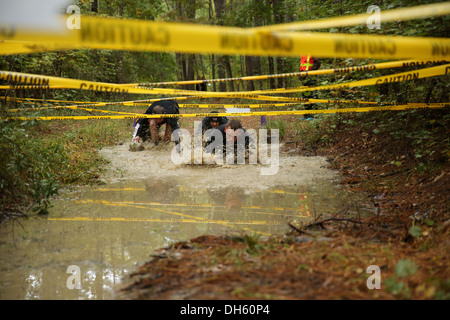 Marines à la Marine Corps Air Station Cherry Point tout-terrain du concours de l'unité 25 octobre à Cherry Point Piranha du noyau. United States Marine Corps Forces Special Operations Command a commandité l'événement où face à plusieurs difficultés à partir de la Marine Banque D'Images