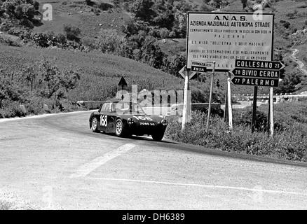 Wheeler-Martin Jack Davidson's Austin Healey Sprite à Sebring. A terminé 18e à la Targa Florio, en Sicile le 14 mai 1967. Banque D'Images