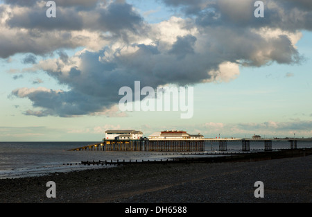 Jetée de Cromer en début de soirée à l'automne à Norfolk en Angleterre Banque D'Images