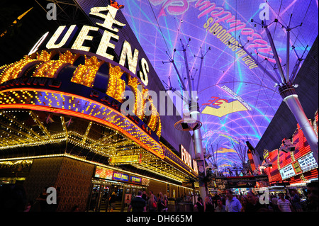 Neon dôme de la Fremont Street Experience dans le vieux Las Vegas, Casino Hotel 4 Queens, Fremont Casino, Centre-ville, Las Vegas, Nevada Banque D'Images