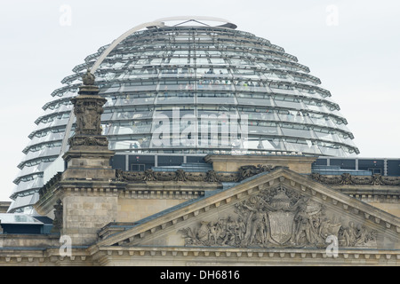 Coupole du Reichstag - conçu par l'architecte Norman Foster et construit pour symboliser la réunification de l'Allemagne Banque D'Images