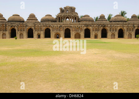 Bâtiment d'équitation d'éléphant, Hampi, Karnataka, Inde, Asie Banque D'Images