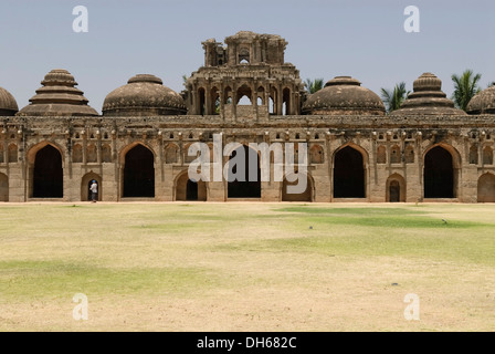 Bâtiment d'équitation d'éléphant, Hampi, Karnataka, Inde, Asie Banque D'Images