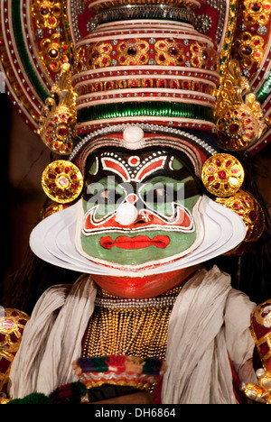 Danseuse de Kathakali de porter des bijoux, Kochi, Kerala, Inde, Asie Banque D'Images