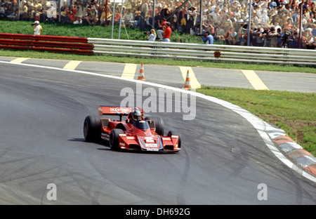 Hans coincé dans une Brabham dans le GP d'Autriche, Autriche 1977. Banque D'Images