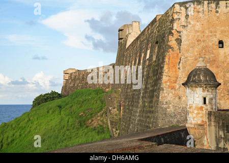 Maison de sentinelle et remparts, château de San Cristobal (1765-1783), Site Historique National de San Juan, San Juan, Puerto Rico Banque D'Images