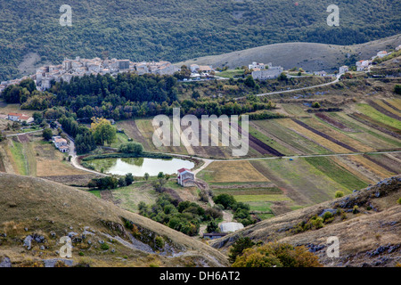 Santo Stefano di Sessanio, Abruzzo, Italie Banque D'Images