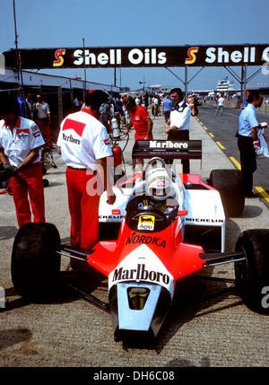 Andrea de Cesaris dans un Autodelta Alfa Romeo F1 turbocar, Silverstone, Angleterre 1983. Banque D'Images