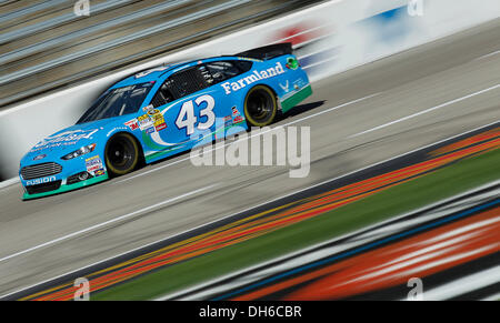 Fort Worth, Texas, USA. 1er novembre 2013. 1 novembre, 2013 Ft. Worth, TX. USA. ARIC ALMIROLA au cours de la pratique pour le NASCAR Sprint Cup 500 AAA Texas race à la Texas Motor Speedway à Fort Worth, TX. Credit : Ralph Lauer/ZUMAPRESS.com/Alamy Live News Banque D'Images