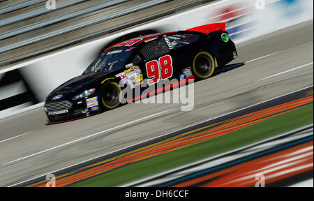 Fort Worth, Texas, USA. 1er novembre 2013. 1 novembre, 2013 Ft. Worth, TX. USA. MICHAEL MCDOWELL au cours de la pratique pour le NASCAR Sprint Cup 500 AAA Texas race à la Texas Motor Speedway à Fort Worth, TX. Credit : Ralph Lauer/ZUMAPRESS.com/Alamy Live News Banque D'Images