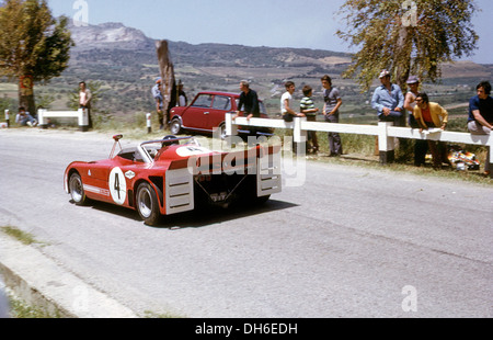 Andrea de Adamich-Toine Hezeman's Alfa Romeo T33-TT-3, a terminé 3ème. Targa Florio, en Sicile le 21 mai 1972. Banque D'Images