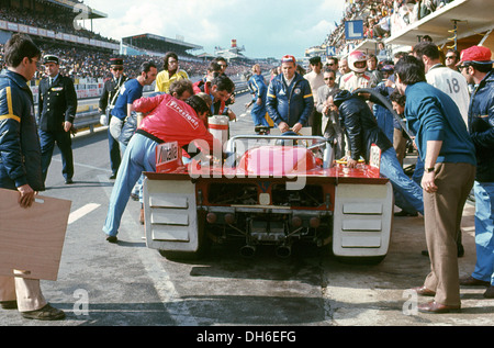 Andrea de Adamich-Nino de Vaccarella Alfa Romeo T33-TT-3 Autodelta S.P.A. A terminé 4ème, Le Mans, France 11 juin 1972. Banque D'Images