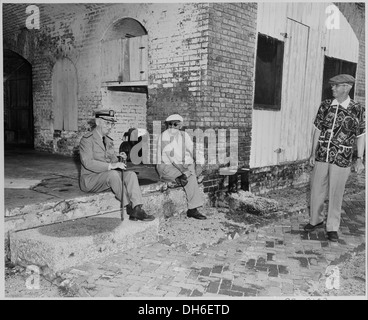 Photographie du président Truman avec l'Amiral William Leahy et la correspondance de la Maison Blanche, William... 200593 Banque D'Images