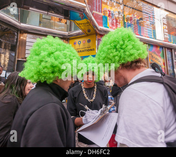 Manifestation devant Dylan's Candy Bar dans le quartier de l'Upper East Side de New York Banque D'Images