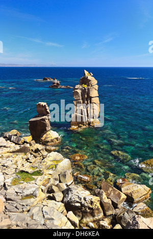 Le Colonne - falaise dans l'île de San Pietro, en Sardaigne, Italie Banque D'Images