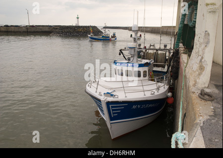 'Stern trawler dans 'quai'' de la Cotinière Banque D'Images