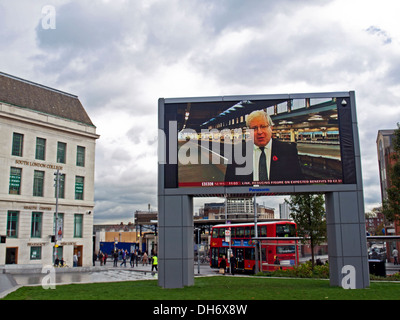 BBC Grand écran au Général Gordon Place, Woolwich, Londres, Angleterre, Royaume-Uni Banque D'Images