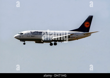 Atterrissage en avion de Lufthansa à Prague Ruzyne Banque D'Images